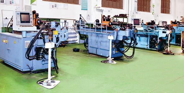 High-precision large-scale CNC bending machine